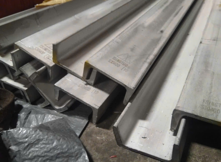 U ĐÚC INOX 304: 120 x 58 x 5.0 x 6 m