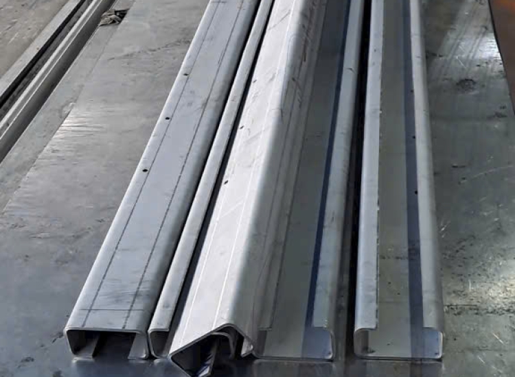 GIA CÔNG CHẤN U INOX 304/316/201/430